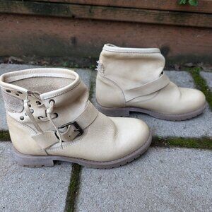 Cute and classic Coolway cream leather booties size 36